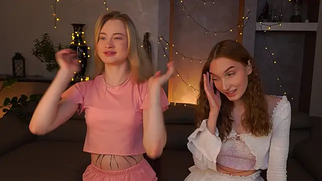 Snapshot of MarisLopaz chatting on November 12, 3:32 am MarisLopaz online show from November 12, 3:32 am