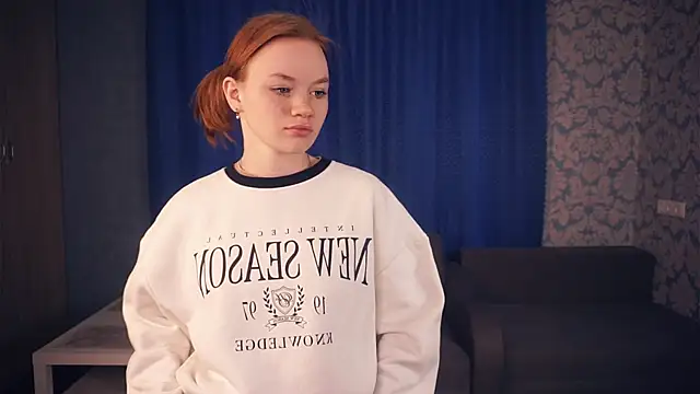 Snapshot of KarlynGow chatting on November 15, 6:17 am KarlynGow online show from November 15, 6:17 am