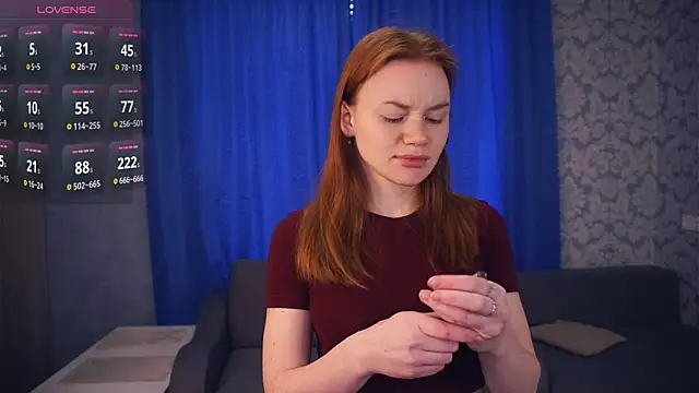 Snapshot of KarlynGow chatting on December 16, 7:23 am KarlynGow online show from December 16, 7:23 am