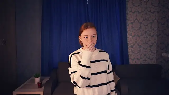 Snapshot of KarlynGow chatting on November 9, 6:17 am KarlynGow online show from November 9, 6:17 am