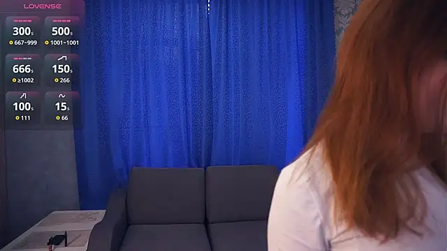 Snapshot of KarlynGow chatting on December 15, 7:03 am KarlynGow online show from December 15, 7:03 am