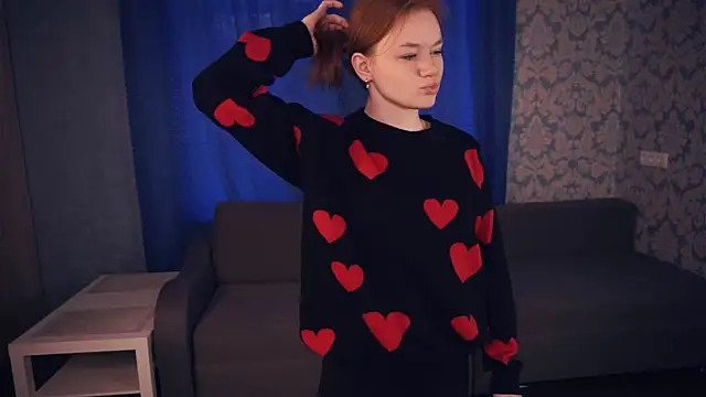 Snapshot of KarlynGow chatting on November 20, 6:36 am KarlynGow online show from November 20, 6:36 am