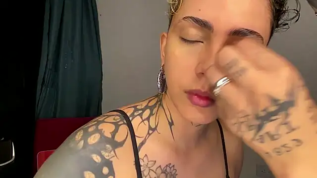 Snapshot of Abby_Evanns1 chatting on December 5, 2:10 am Abby Evanns1 online show from December 5, 2:10 am