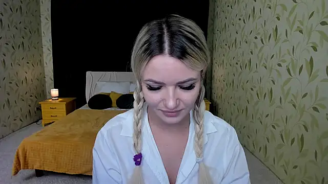 Snapshot of LexyeLure chatting on October 26, 4:13 am LexyeLure online show from October 26, 4:13 am