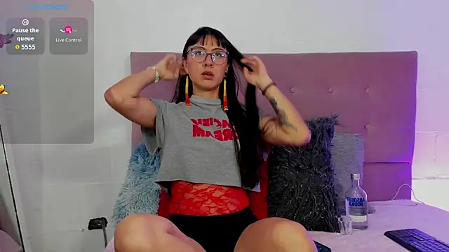 Snapshot of _IR1S_ chatting on October 25, 8:20 pm IR1S online show from October 25, 8:20 pm