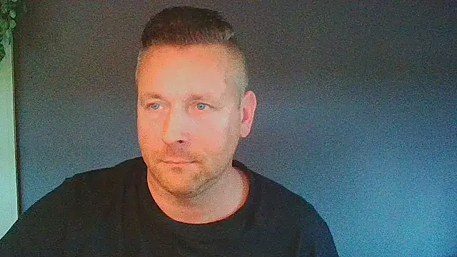 Snapshot of Woody_Longbong chatting on October 21, 8:25 am Woody Longbong online show from October 21, 8:25 am