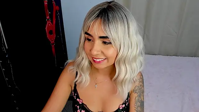 Snapshot of Emilyvalk_ chatting on February 26, 10:10 pm Emilyvalk online show from February 26, 10:10 pm