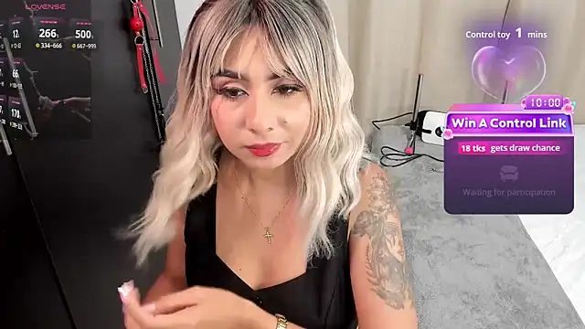 Emilyvalk  online show from May 3, 9:18 pm