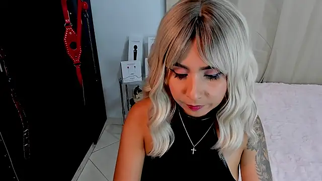 Snapshot of Emilyvalk_ chatting on February 25, 10:53 pm Emilyvalk online show from February 25, 10:53 pm