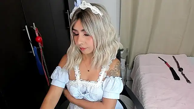 Emilyvalk  online show from May 20, 11:24 pm