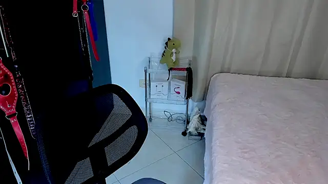 Emilyvalk  online show from March 9, 9:07 pm