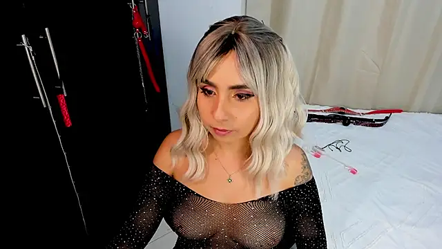 Snapshot of Emilyvalk_ chatting on February 16, 8:18 pm Emilyvalk online show from February 16, 8:18 pm