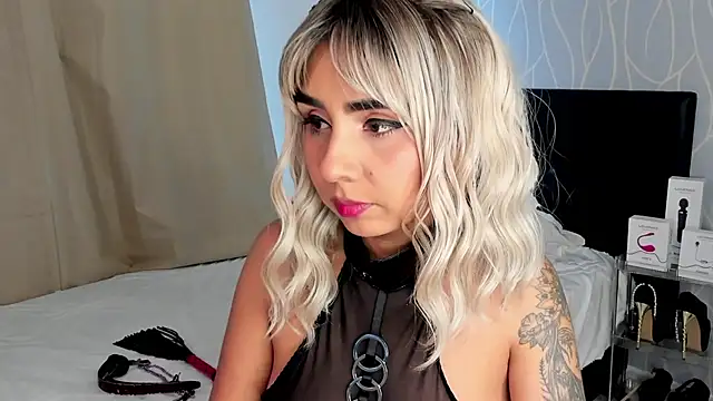 Emilyvalk  online show from December 14, 8:47 pm