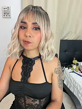 Snapshot of Emilyvalk_ chatting on June 11, 12:12 am Emilyvalk online show from June 11, 12:12 am