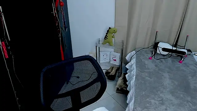 Snapshot of Emilyvalk_ chatting on March 2, 11:11 pm Emilyvalk online show from March 2, 11:11 pm