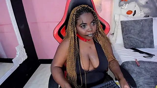 EvaTyson online show from October 31, 5:42 pm