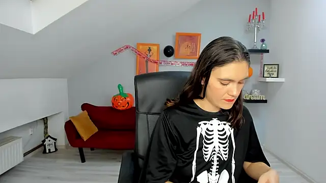 Snapshot of IzzyMonro chatting on October 30, 8:50 pm IzzyMonro online show from October 30, 8:50 pm