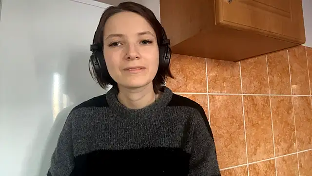Snapshot of KindraScullion chatting on October 23, 8:24 am KindraScullion online show from October 23, 8:24 am