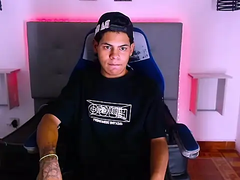 Snapshot of Yordi_Alpha chatting on December 15, 6:41 am Yordi Alpha online show from December 15, 6:41 am