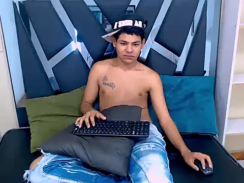 Snapshot of Yordi_Alpha chatting on October 25, 12:28 pm Yordi Alpha online show from October 25, 12:28 pm