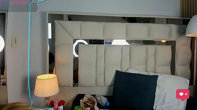 AnguelJones online show from December 4, 4:22 am