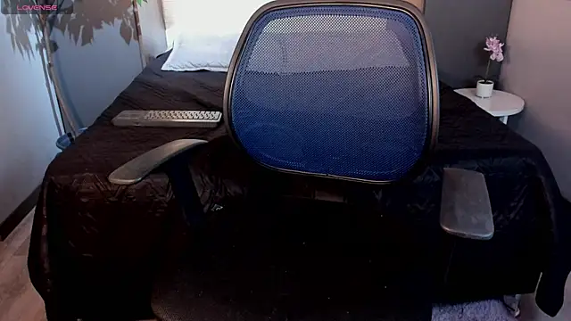 Snapshot of Lil_James chatting on November 19, 8:09 pm Lil James online show from November 19, 8:09 pm