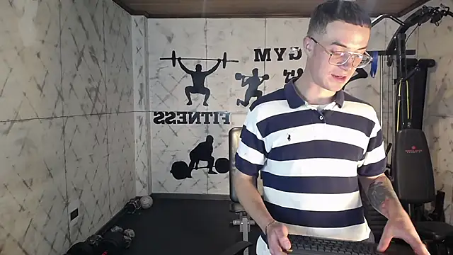 Snapshot of Lil_James chatting on November 27, 7:14 pm Lil James online show from November 27, 7:14 pm