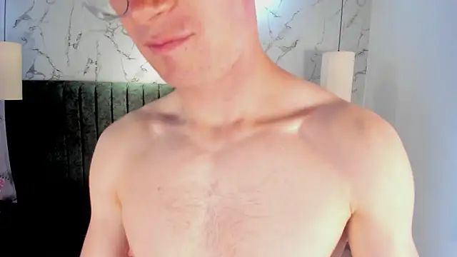 Snapshot of Lil_James chatting on November 7, 8:46 pm Lil James online show from November 7, 8:46 pm