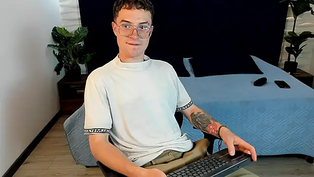 Lil James online show from February 13, 8:42 pm