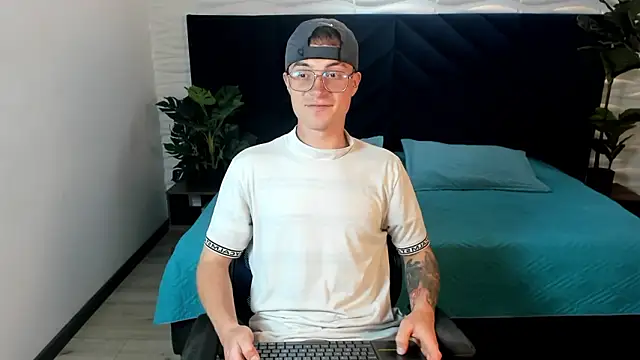 Lil James online show from February 4, 8:04 pm