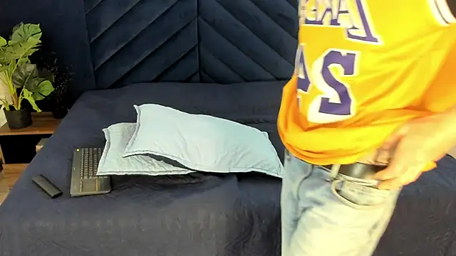 Snapshot of Lil_James chatting on November 30, 8:09 pm Lil James online show from November 30, 8:09 pm