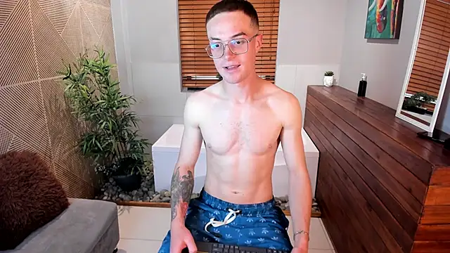 Snapshot of Lil_James chatting on November 6, 7:51 pm Lil James online show from November 6, 7:51 pm