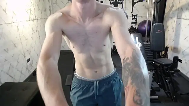 Snapshot of Lil_James chatting on November 8, 8:01 pm Lil James online show from November 8, 8:01 pm