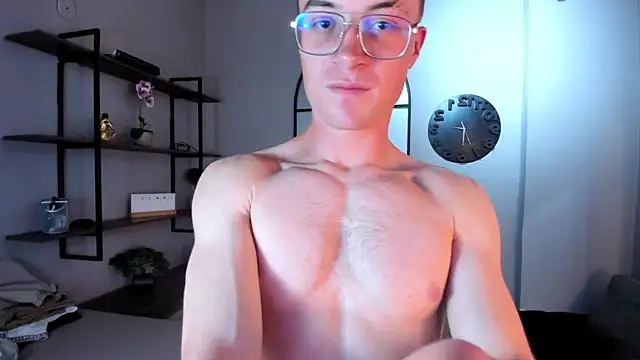 Snapshot of Lil_James chatting on November 12, 3:54 am Lil James online show from November 12, 3:54 am