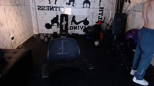 Snapshot of Lil_James chatting on December 15, 8:03 pm Lil James online show from December 15, 8:03 pm