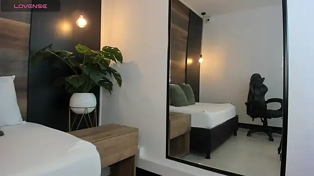 mia collins96 online show from February 8, 1:58 am