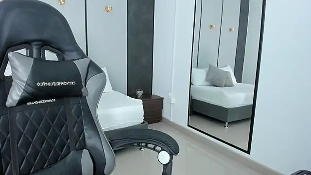 mia collins96 online show from March 1, 2:22 am