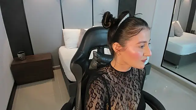 mia collins96 online show from May 21, 2:42 am