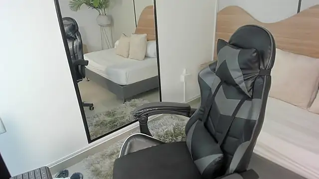 Snapshot of mia_collins96 chatting on November 26, 2:44 am mia collins96 online show from November 26, 2:44 am