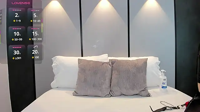 mia collins96 online show from March 21, 2:13 am