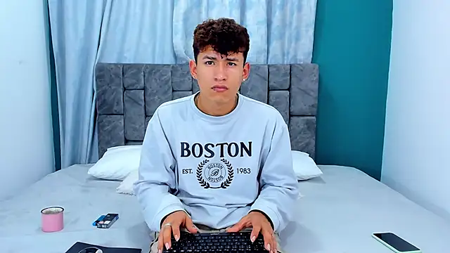 Nicolas Torres  online show from December 2, 7:21 am