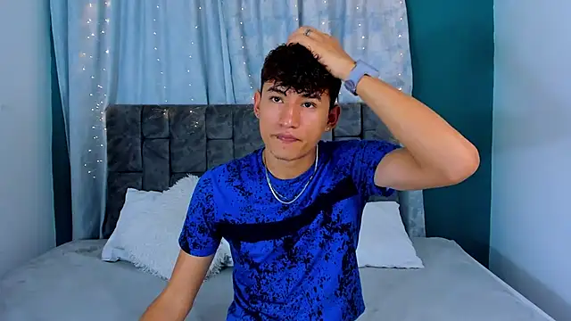 Nicolas Torres  online show from December 17, 3:44 am