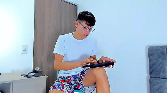 Nicolas Torres  online show from November 8, 3:10 am