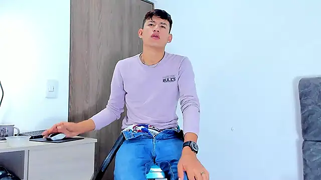 Nicolas Torres  online show from November 10, 7:35 am