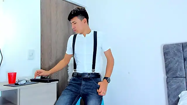 Nicolas Torres  online show from November 17, 2:04 am