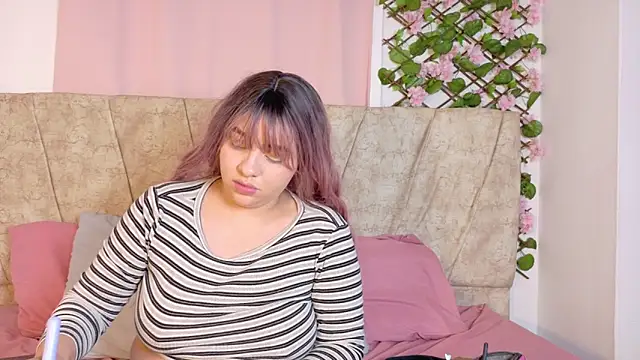 Snapshot of Karina_Wong chatting on November 23, 8:52 pm Karina Wong online show from November 23, 8:52 pm