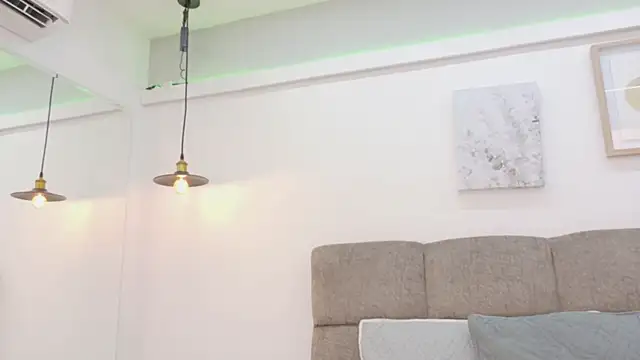 Snapshot of Emily_Baby20 chatting on February 6, 8:38 pm Emily Baby20 online show from February 6, 8:38 pm