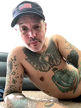 D13ON3L online show from November 9, 6:45 pm