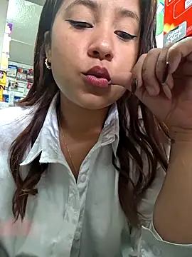 Snapshot of TamySweet69 chatting on November 17, 2:10 pm TamySweet69 online show from November 17, 2:10 pm