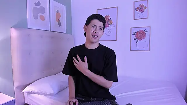 Snapshot of ApoloRicci chatting on December 14, 7:30 pm ApoloRicci online show from December 14, 7:30 pm